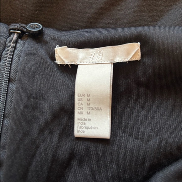 H&M Black Mini Skirt with Southwest Geometric White Print Design Size Medium - Picture 4 of 5